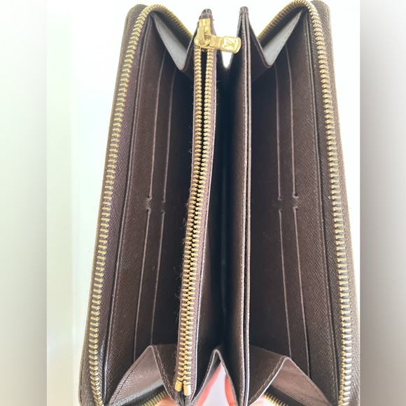 Authentic Louis Vuitton wallet - Picture 4 of 8